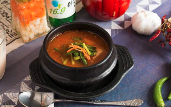 鯛あら出汁をたっぷり取った「豆腐チゲ」